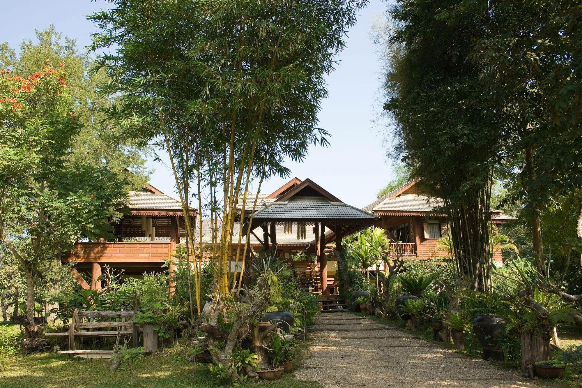 Khum Lanna Hotel Phrao Bagian luar foto