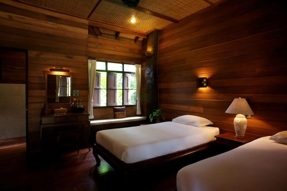Khum Lanna Hotel Phrao Bagian luar foto