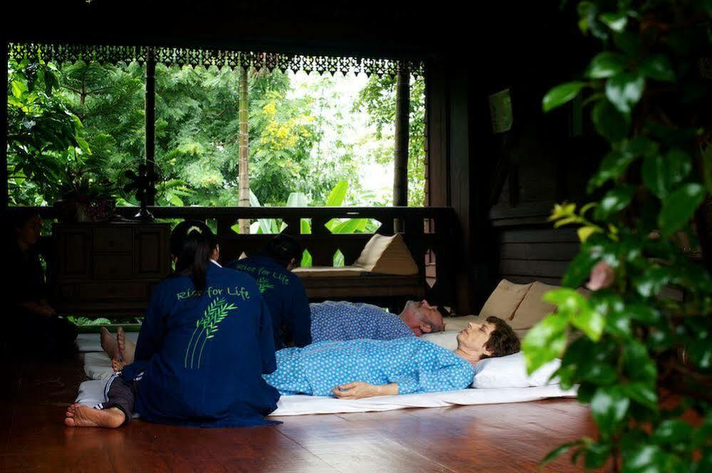 Khum Lanna Hotel Phrao Bagian luar foto